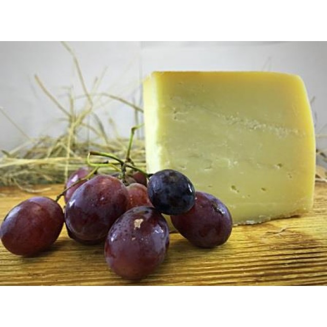 Сыр «Стромиловский» из коровьего молока, выдержка от 12 месяцев 45% жирн.